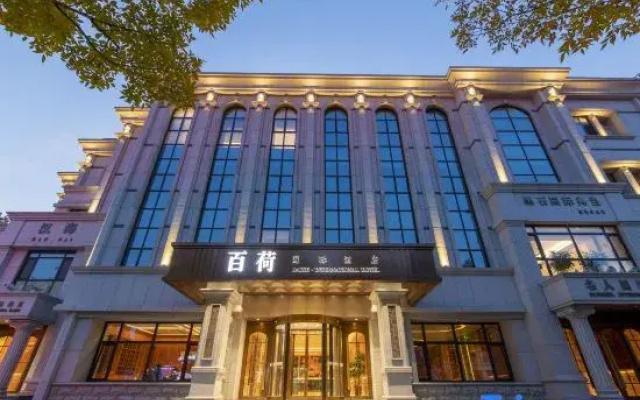 Baihe International Hotel (Weifang Fuhua Exhibition Center Good Plaza)