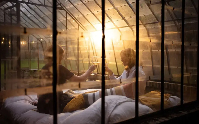La Petite For t Antique Countryside Greenhouse