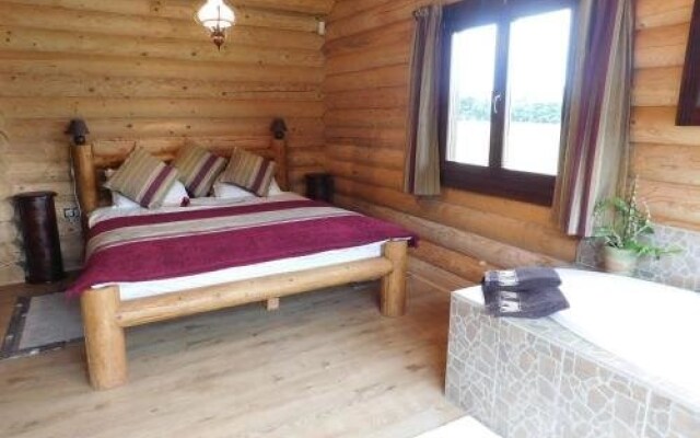 Holden Log House Gyarmat
