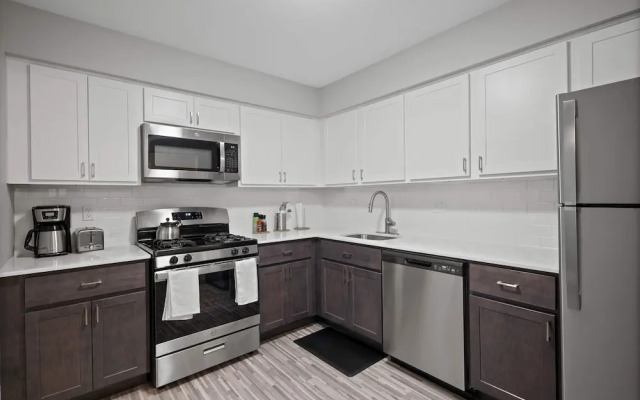 Inviting 2BR 2BA Unit in Rochester Hills