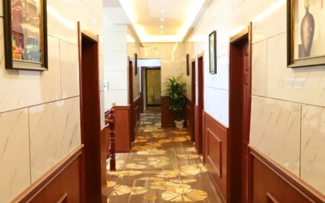 Chunlan Business Hotel