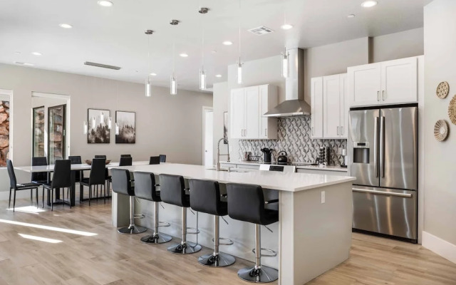 Slice Of Heaven 6 Bedroom Home