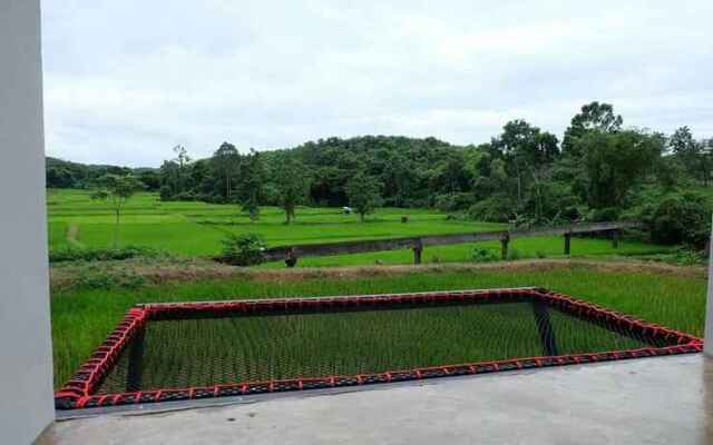 Earth House Pua