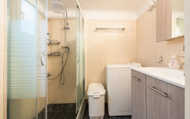 Topfloor Central Apt With Urban Views