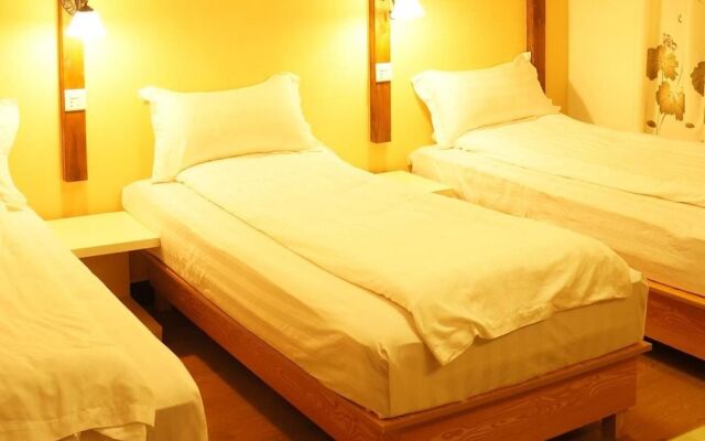 Lingyin Tangchao Hostel