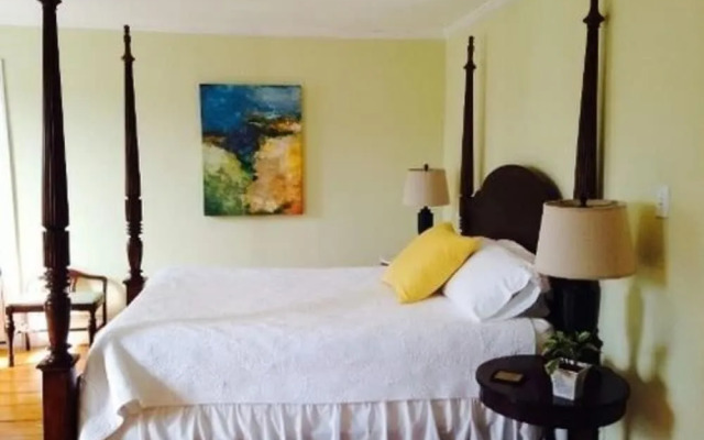 Eddington House Inn - Bed And Breakfast - Adults Only