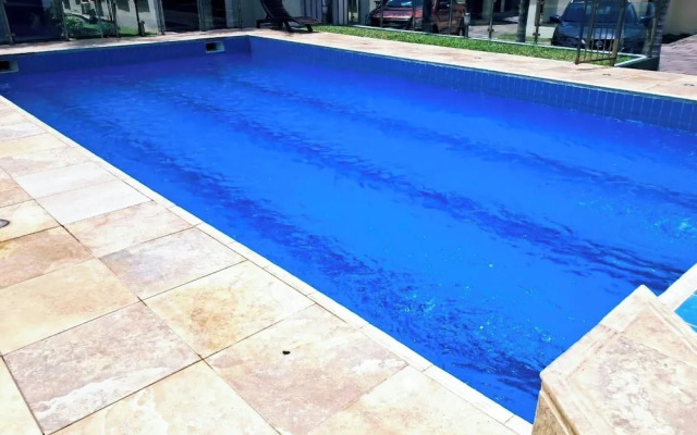 Stylish 3 Bedroom House Near Airport & Marina Mall