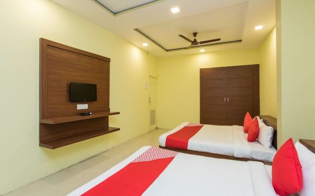 Oyo 17161 Hotel Mahalaxmi