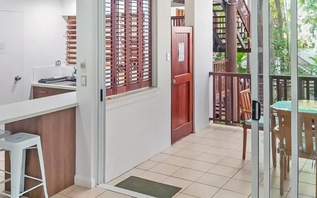 REEF RETREAT APARTMENTS PALM COVE Unit 12