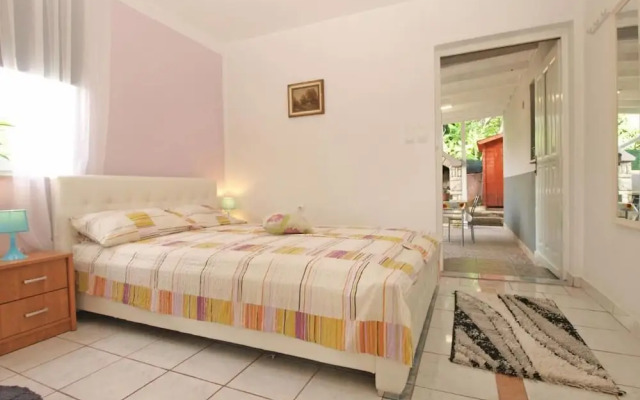 Cozy Studio Apartment With Private Outdoor Space