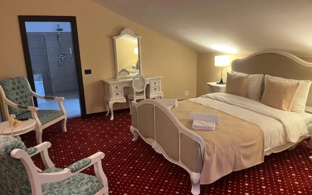 Classic Inn By Radacini