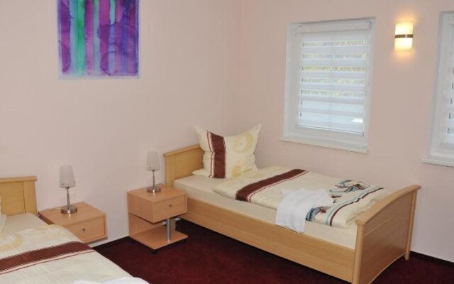 Hotel Pension garni Schwerin-Unterkunft