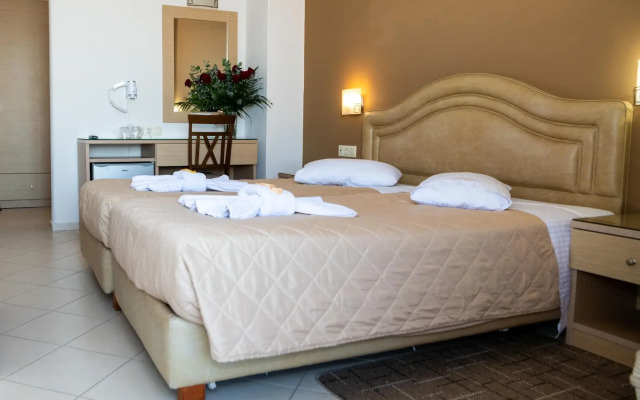 Kronos Hotel
