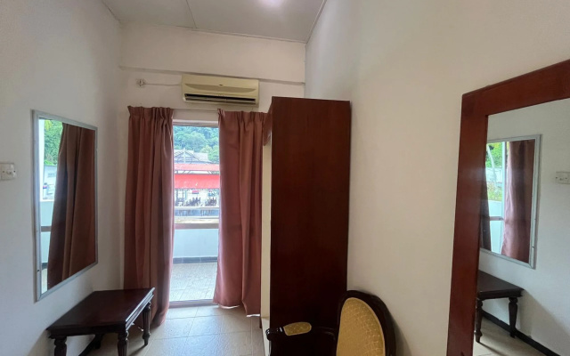 Collection O Analisa Beach Resort – Guest Rooms – Pangkor Laut