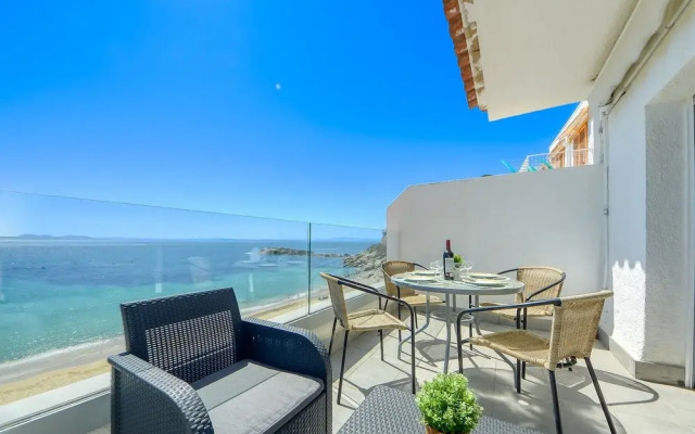 Pretty Apartment With Balcony