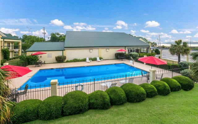 Quality Inn & Suites near Lake Eufaula