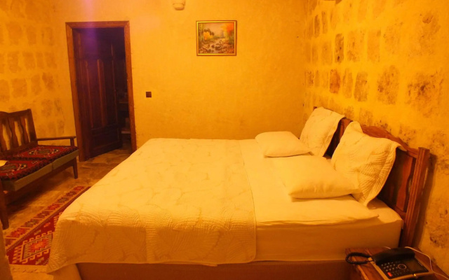 Dilek Tepesi Cave Hotel