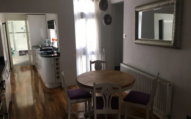 Churchendcottage-2br-sleeps4-petsok-parking