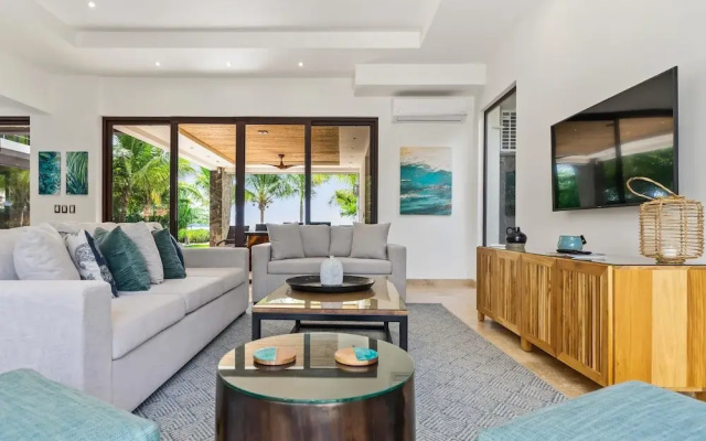 Beachfront Villa - Sunsets and Daily Maid Service - фото 3