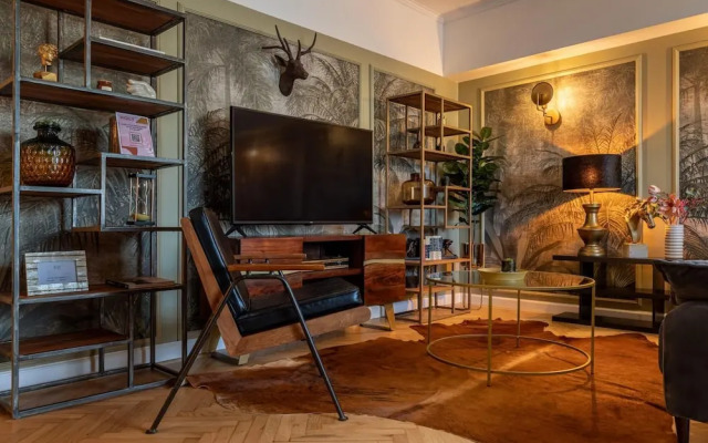 Bagheera and Mowgli in Bucure ti