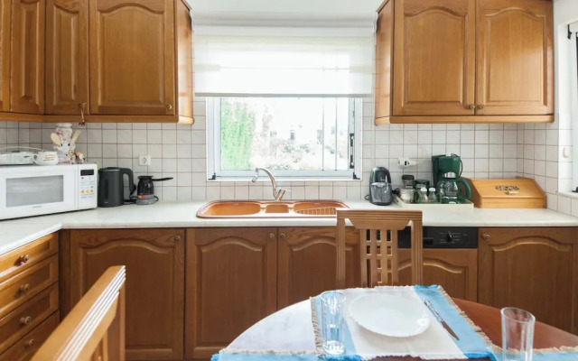 Deluxe 3 Bd House near Lagonisi w Garden
