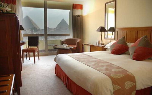 Le Meridien Pyramids Hotel & Spa