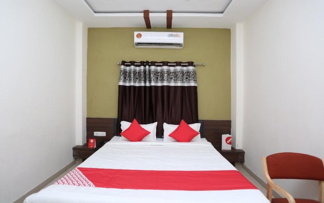 OYO 12376 Hotel Dhanraj