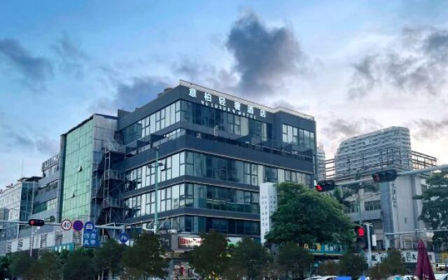 Yibai Light Luxury Hotel (Shenzhen Bao'an Haiya Binfencheng Branch)