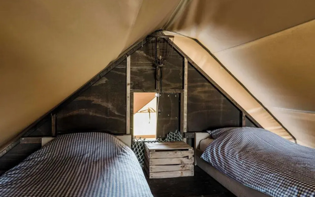 Beach Lodge With Garden