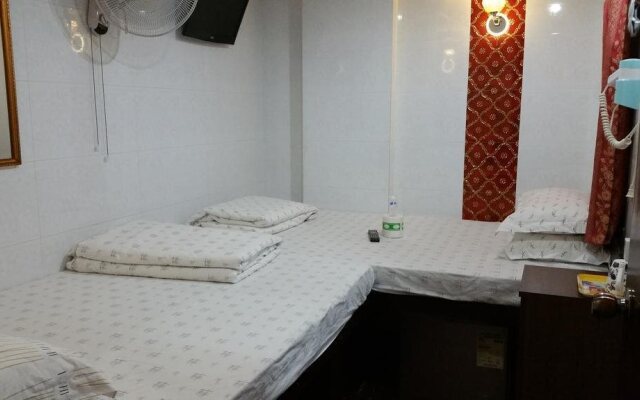 Gold Sparrow Hotel