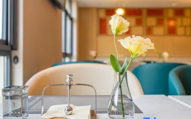 Wuxi Huishan Wanda Plaza Zhenghe Avenue Atour Hotel