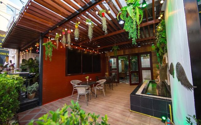 Lao Lao Cafe and Hostel