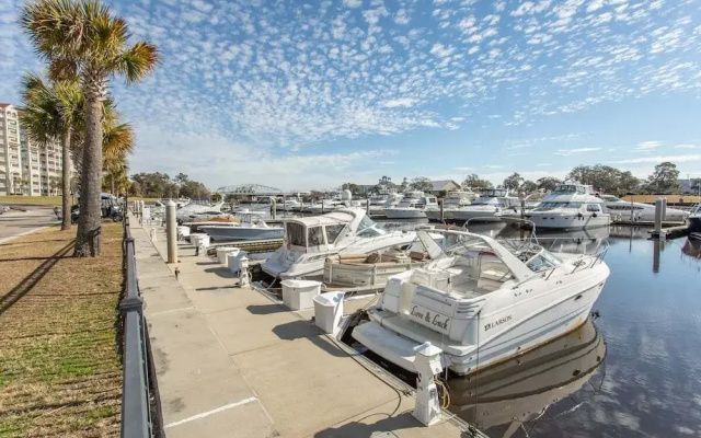 Yacht Club 1-1103