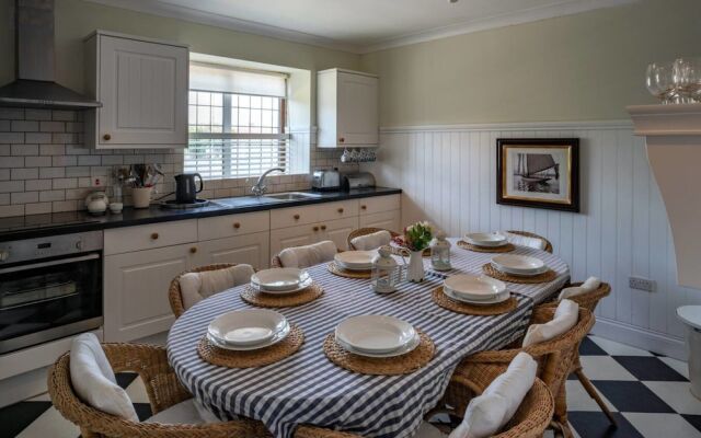 Garden House / 5-bed Home on Osea Island, Essex
