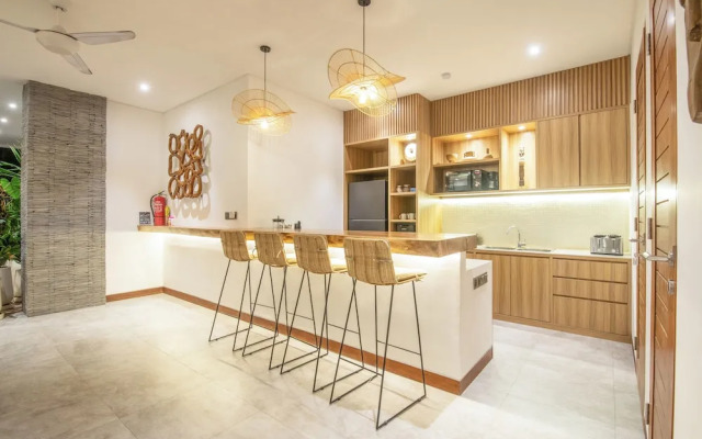 Coastal Comfort: Cozy 4BR Villa, 5 Min Walk to Finns Beach