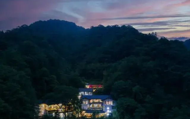 Qingchengshan Shanlishan Mijing Forest Hot Spring Guesthouse