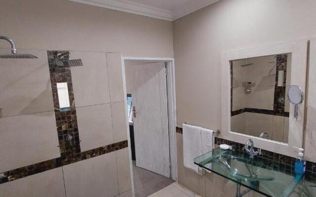 Studio 5 Churchill Lane Apartment