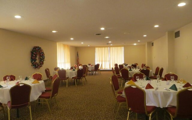 Echo Hotel & Conference Center