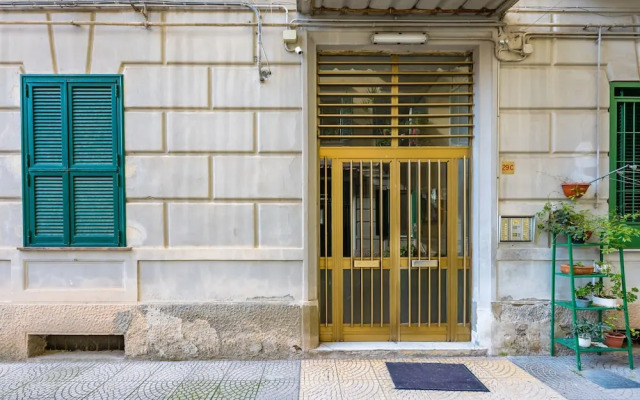 Sunny Panoramic Apartment by Napoliapartments