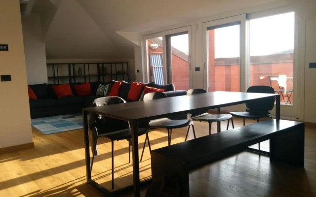 attico in un'oasi di verde sui navigli