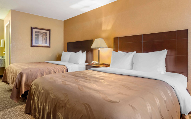 Quality Inn Russellville I-40