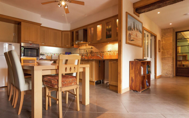 Elegant Holiday Home in Coubjours with Private Garden