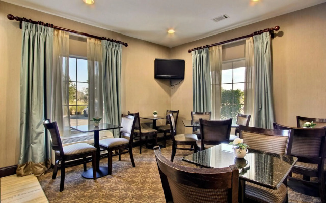 Magnolia Inn & Suites