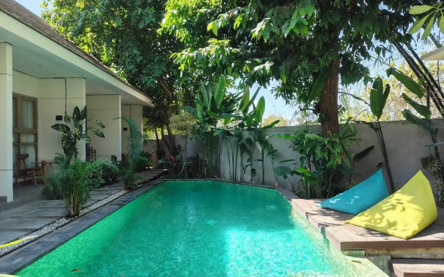 Manuver Surf and Stay Uluwatu Bali