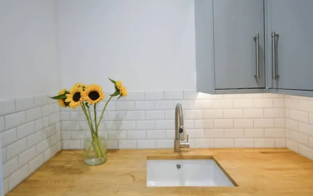 Stylish 3 Bedroom Maisonette Near City Centre