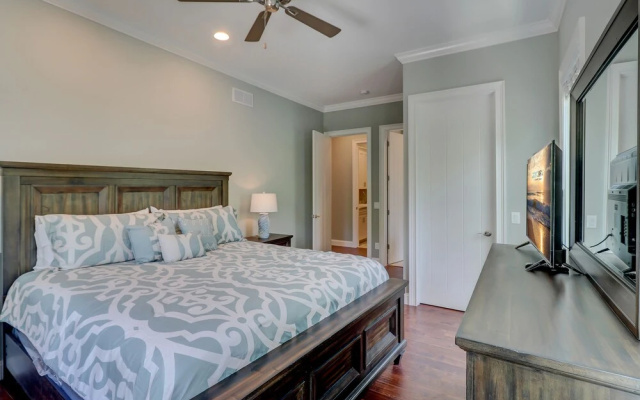 4 Shore Crest Ln