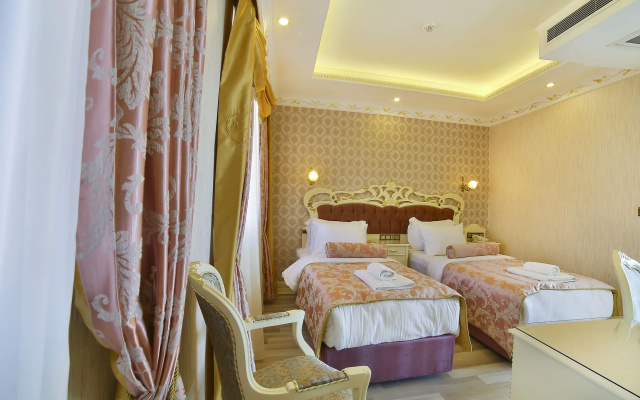Nayla Palace Hotel
