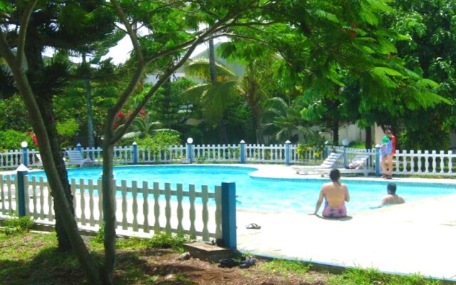 House With in Pereybere With Pool Access and Enclosed Gard