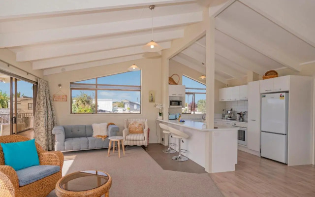 Seabreeze on Cook - Whitianga Holiday Home