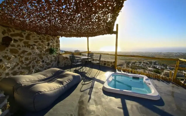 Karpimo & Fertimo Suites Santorini